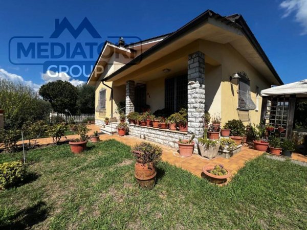 casa indipendente in vendita a Montecarlo