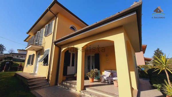 casa indipendente in vendita a Montecarlo