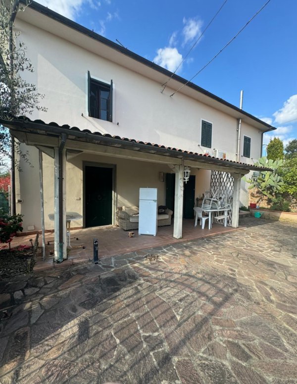 casa indipendente in vendita a Montecarlo