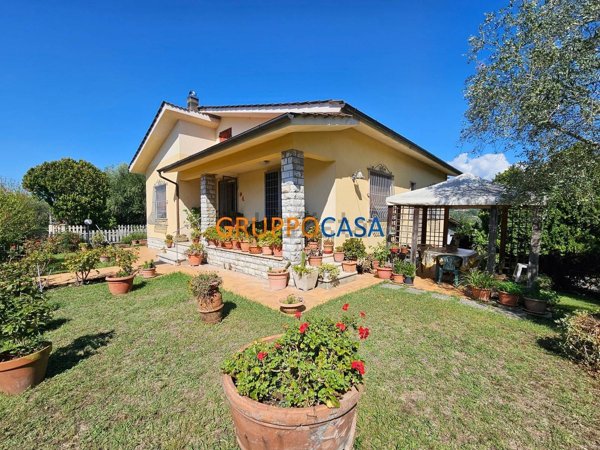 casa indipendente in vendita a Montecarlo