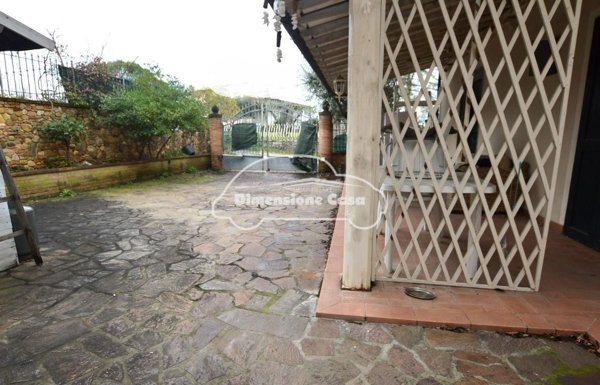 casa indipendente in vendita a Montecarlo