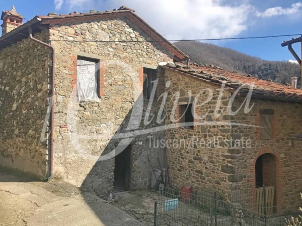casa indipendente in vendita a Pescaglia