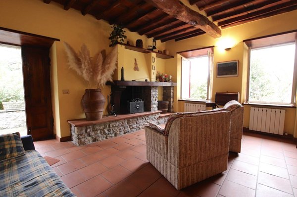 casa indipendente in vendita a Pescaglia in zona Gello