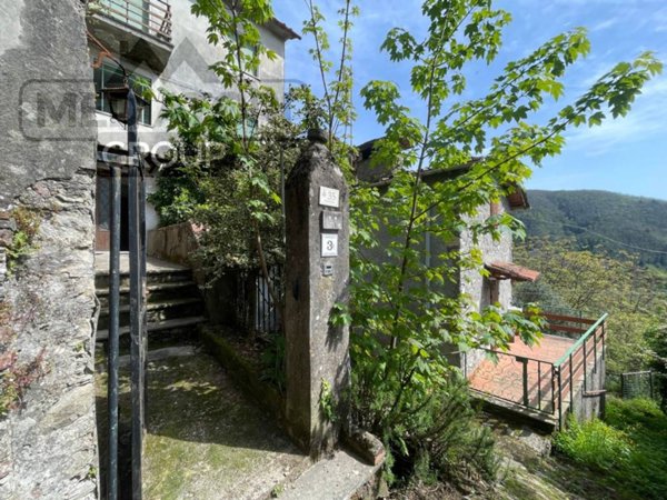 casa indipendente in vendita a Pescaglia