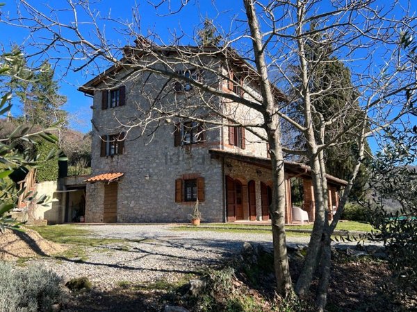 casa indipendente in vendita a Pescaglia
