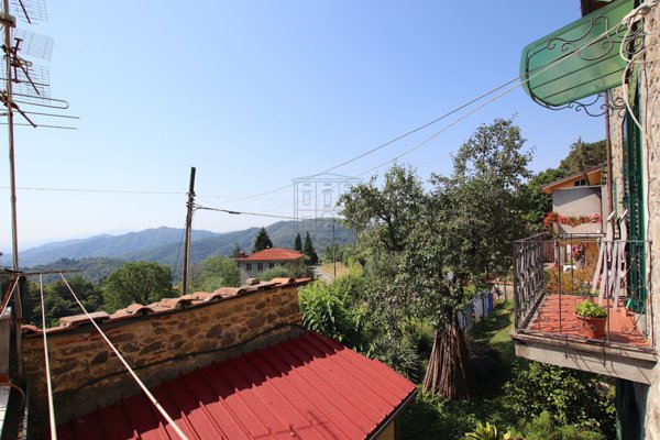 casa indipendente in vendita a Pescaglia