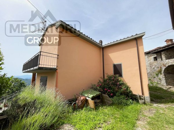 casa indipendente in vendita a Pescaglia in zona Colognora