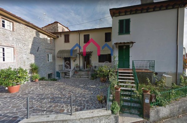 casa indipendente in vendita a Pescaglia in zona Vetriano