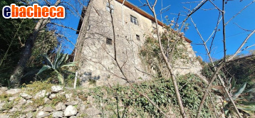 casa indipendente in vendita a Pescaglia