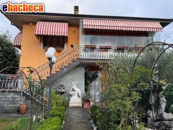 casa indipendente in vendita a Pescaglia in zona Monsagrati