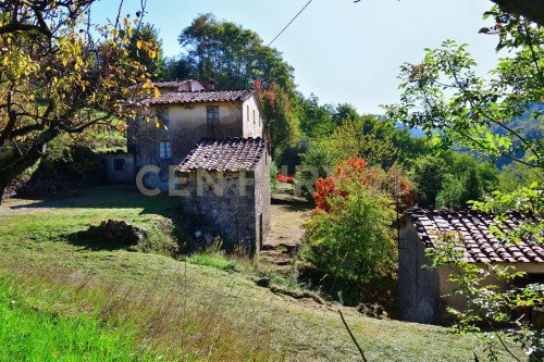 casa indipendente in vendita a Pescaglia