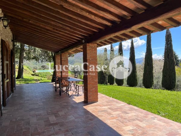 casa indipendente in vendita a Pescaglia in zona Vetriano