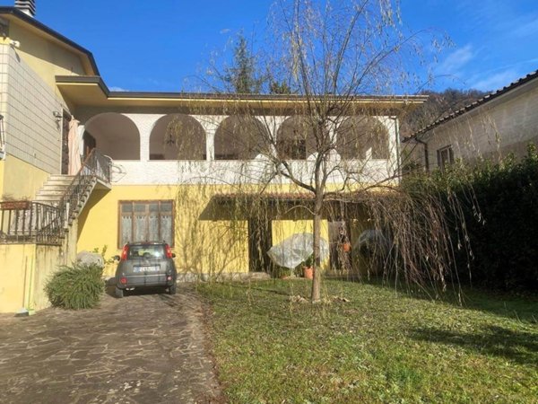 casa indipendente in vendita a Pescaglia