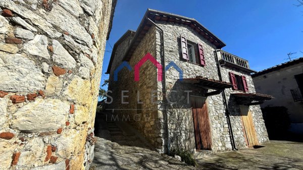 casa indipendente in vendita a Pescaglia in zona Gello