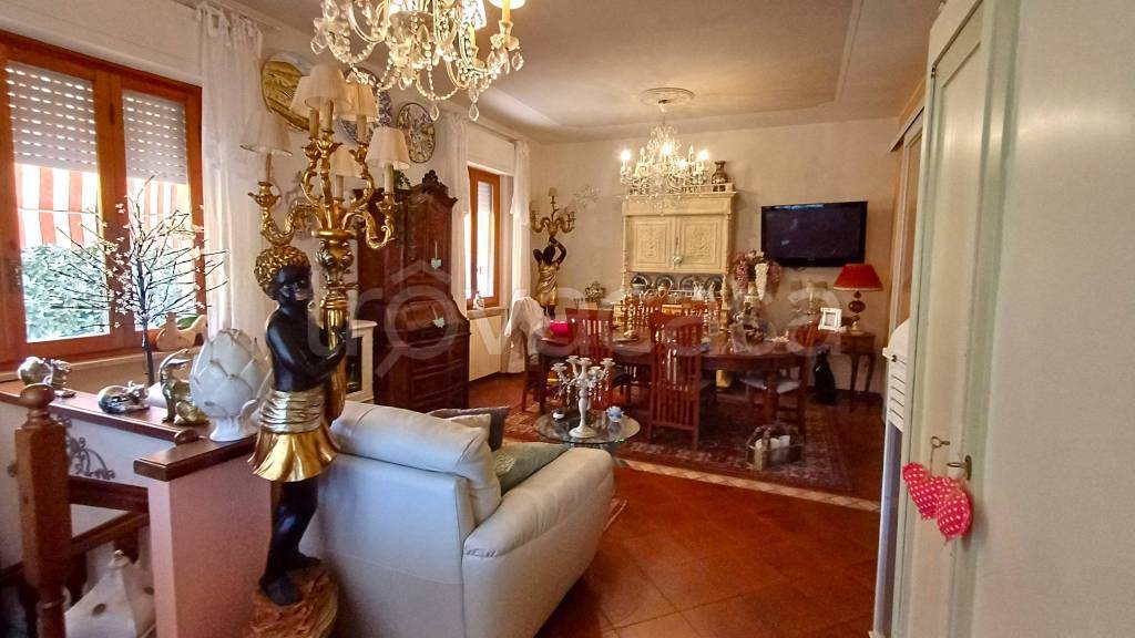 casa indipendente in vendita a Pescaglia in zona Monsagrati