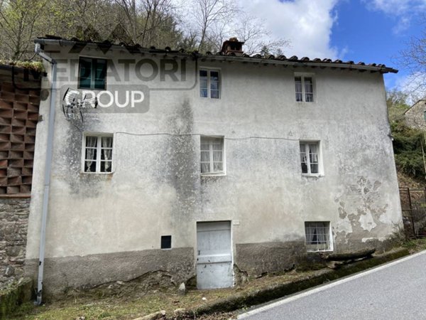 casa indipendente in vendita a Pescaglia