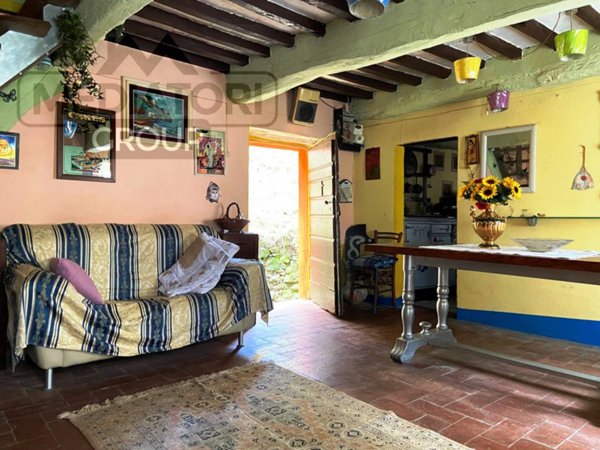 casa indipendente in vendita a Pescaglia