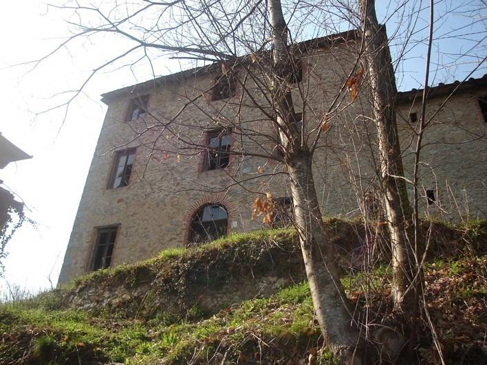 casa indipendente in vendita a Pescaglia