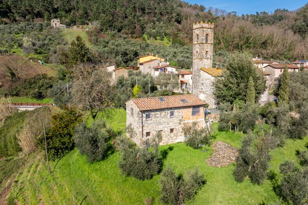 casa indipendente in vendita a Pescaglia