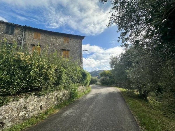 casa indipendente in vendita a Pescaglia