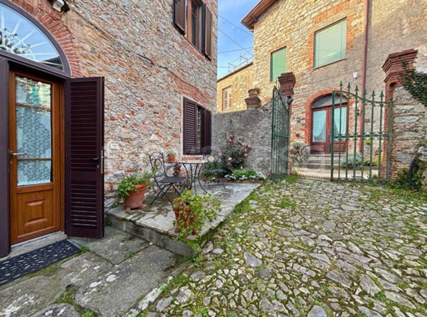 casa indipendente in vendita a Pescaglia