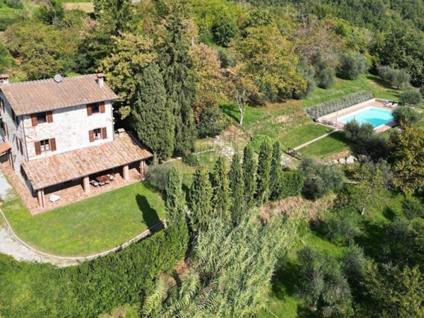 casa indipendente in vendita a Pescaglia