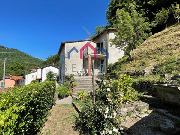 casa indipendente in vendita a Pescaglia in zona San Rocco