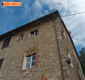 casa indipendente in vendita a Pescaglia in zona Fiano