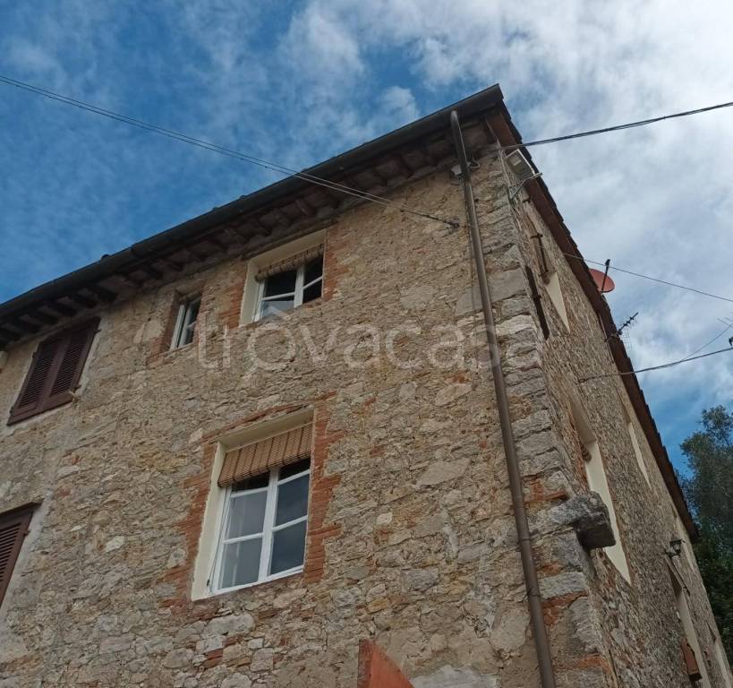 casa indipendente in vendita a Pescaglia in zona Fiano