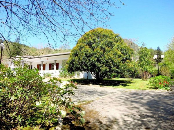 casa indipendente in vendita a Pescaglia