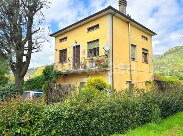 casa indipendente in vendita a Pescaglia in zona Monsagrati