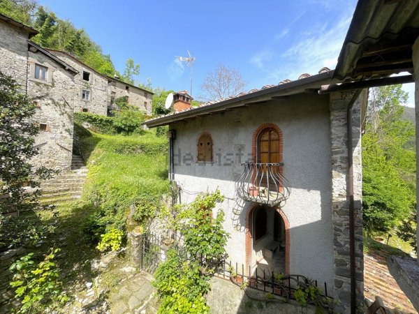 casa indipendente in vendita a Pescaglia