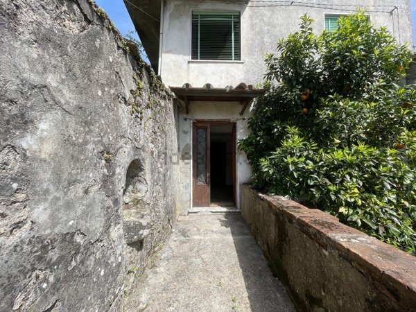 casa indipendente in vendita a Pescaglia