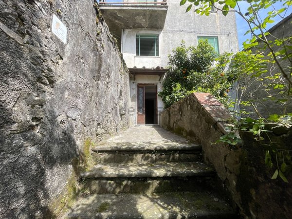 casa indipendente in vendita a Pescaglia