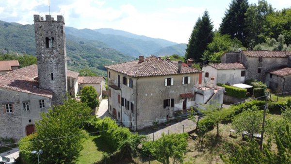 casa indipendente in vendita a Pescaglia