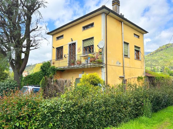 casa indipendente in vendita a Pescaglia in zona Monsagrati