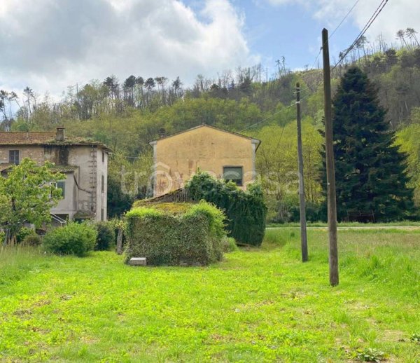 casa indipendente in vendita a Pescaglia in zona Monsagrati