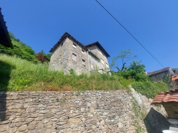 casa indipendente in vendita a Pescaglia
