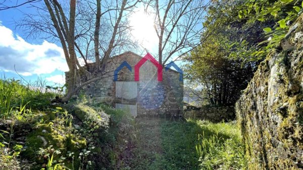 casa indipendente in vendita a Pescaglia in zona Villa a Roggio