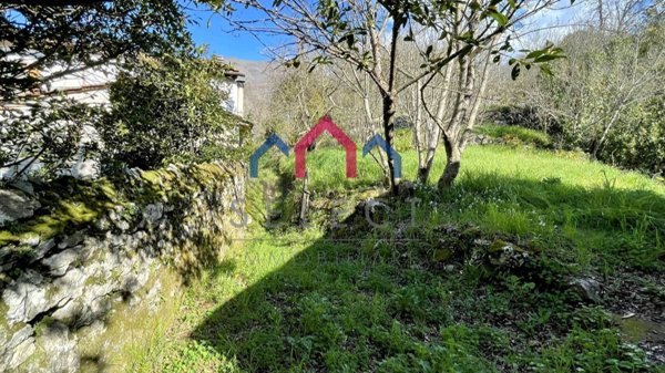 appartamento in vendita a Pescaglia in zona Villa a Roggio
