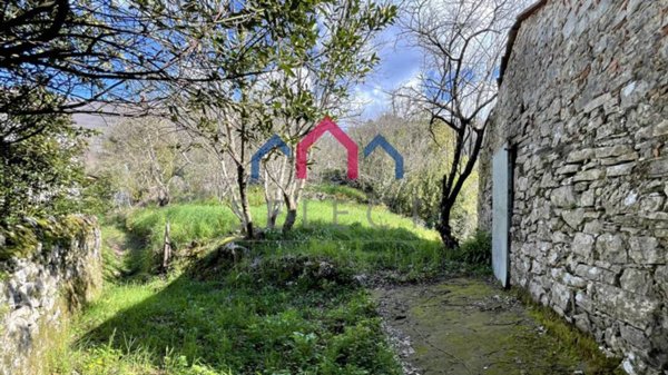 casa indipendente in vendita a Pescaglia in zona Villa a Roggio