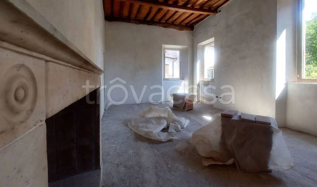 casa indipendente in vendita a Pescaglia in zona Villa a Roggio