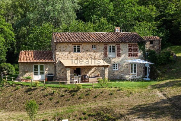 casa indipendente in vendita a Pescaglia in zona Monsagrati