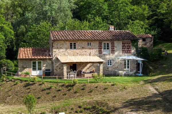 casa indipendente in vendita a Pescaglia in zona Monsagrati