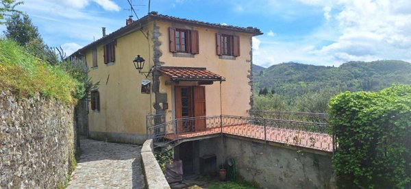 intera palazzina in vendita a Pescaglia