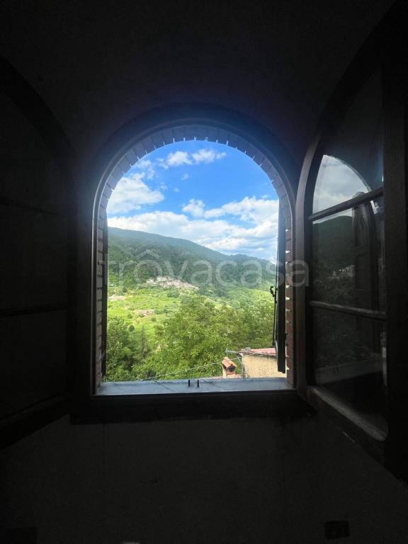 casa indipendente in vendita a Pescaglia