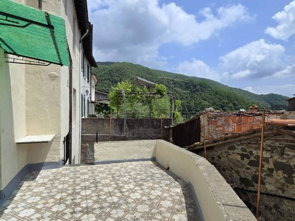 casa indipendente in vendita a Pescaglia
