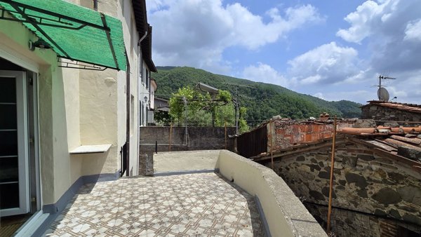 casa indipendente in vendita a Pescaglia