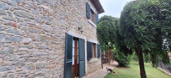 casa indipendente in vendita a Pescaglia