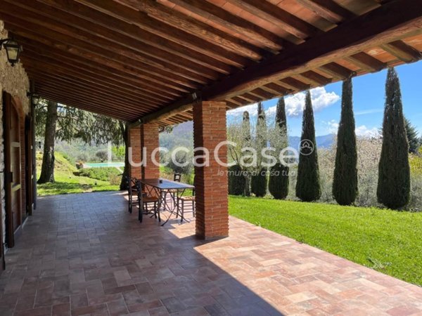 casa indipendente in vendita a Pescaglia in zona Vetriano